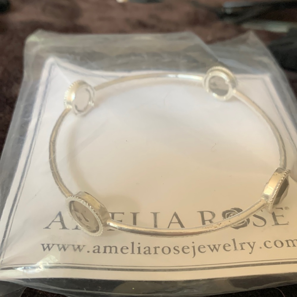 Never Used-Amelia Rose-silver bangle